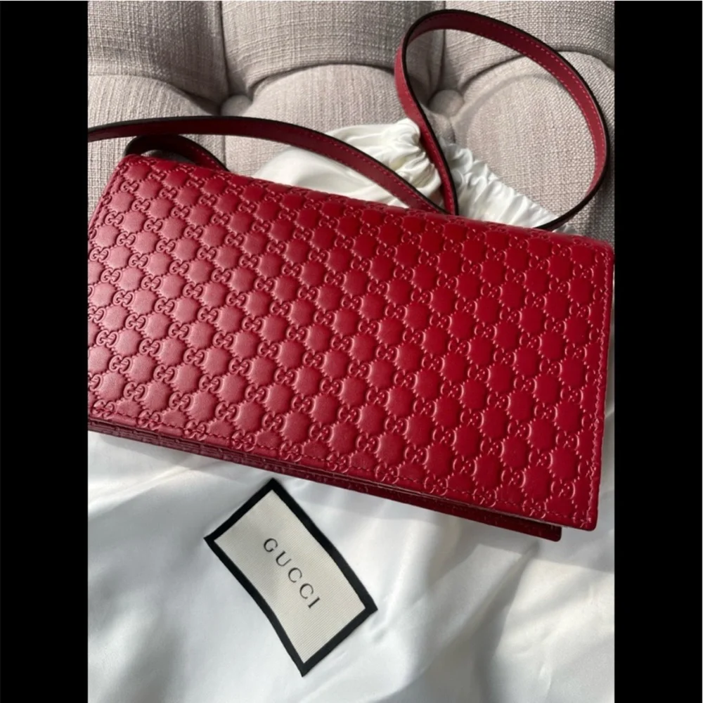 GUCCI Microguccissima Crossbody Wallet in Red - Picture 3 of 7